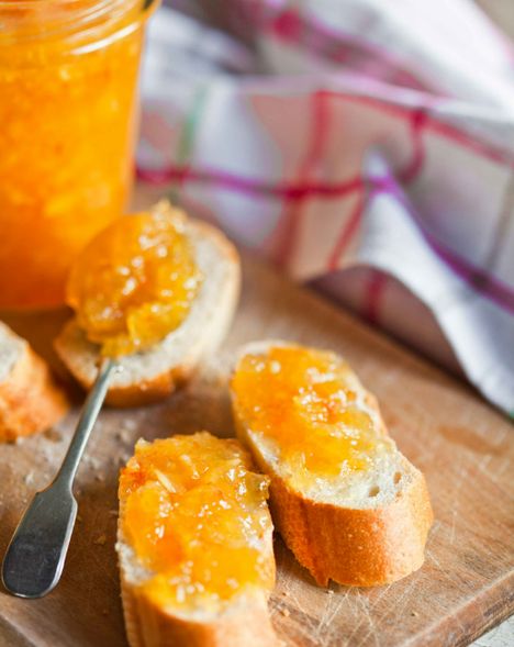 Mứt Mơ Sành — bóc vỏ thủ công, sên chậm ở lửa nhỏ